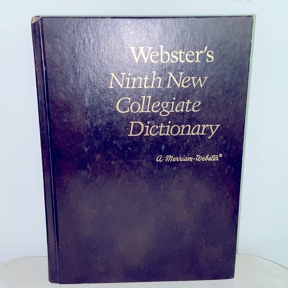 Webster’s Ninth New Collegiate Dictionary 📚 Merriam-Webster 🖊​​​​​